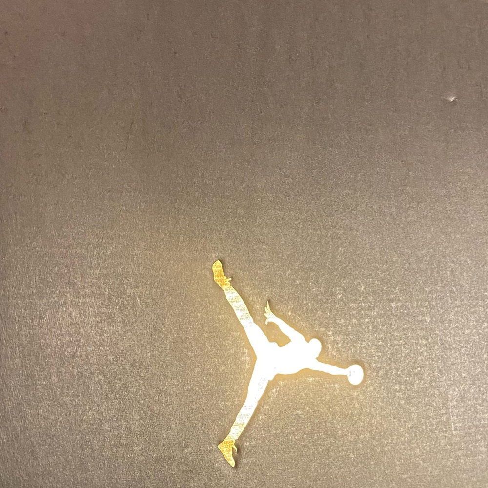 New white Jordon Maxin 200